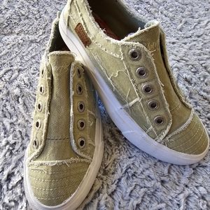 Blowfish Malibu size 6 Play Slip On Sneaker light green/lime NWOT Women's Girls